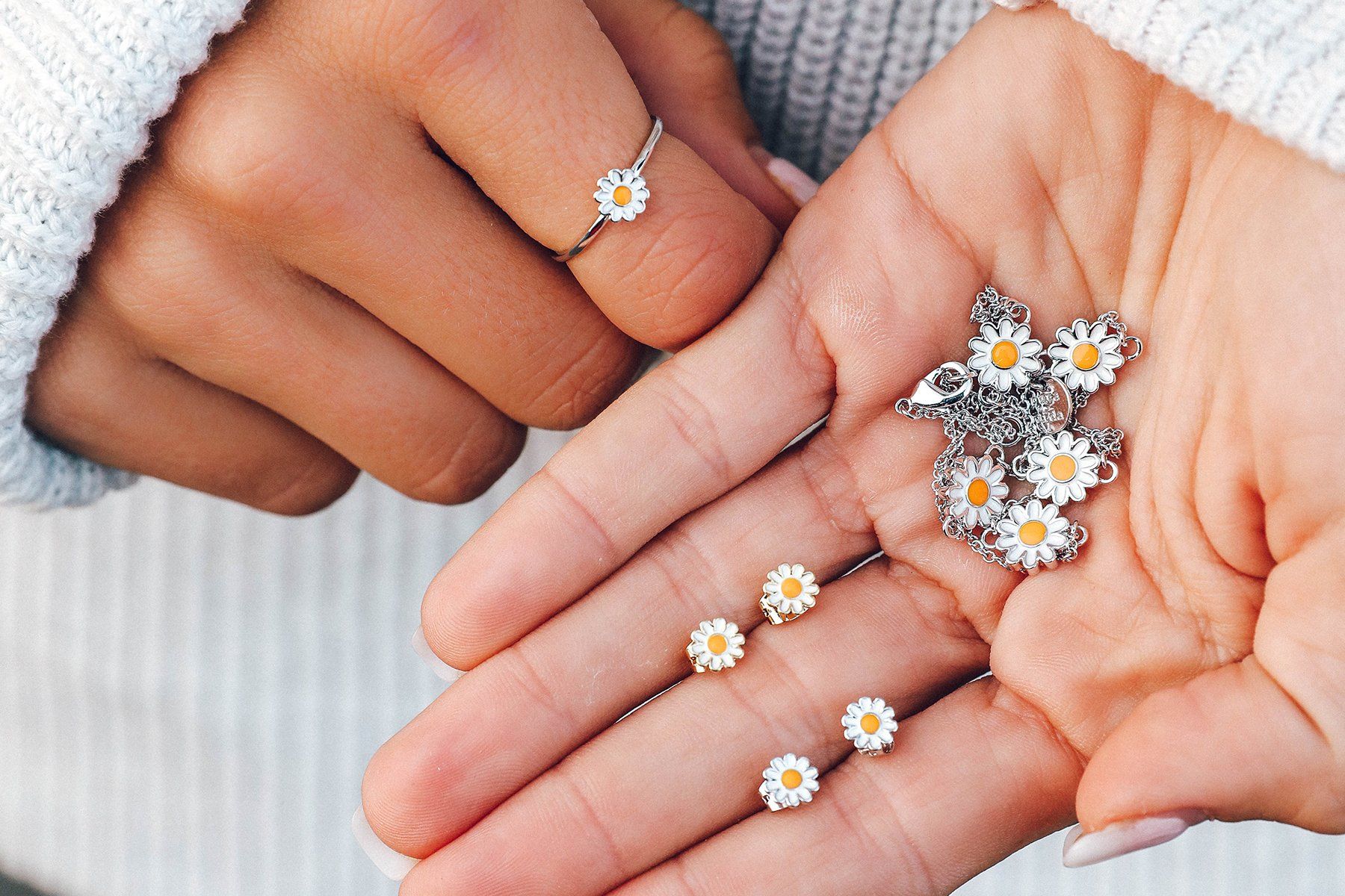 Daisy Studs